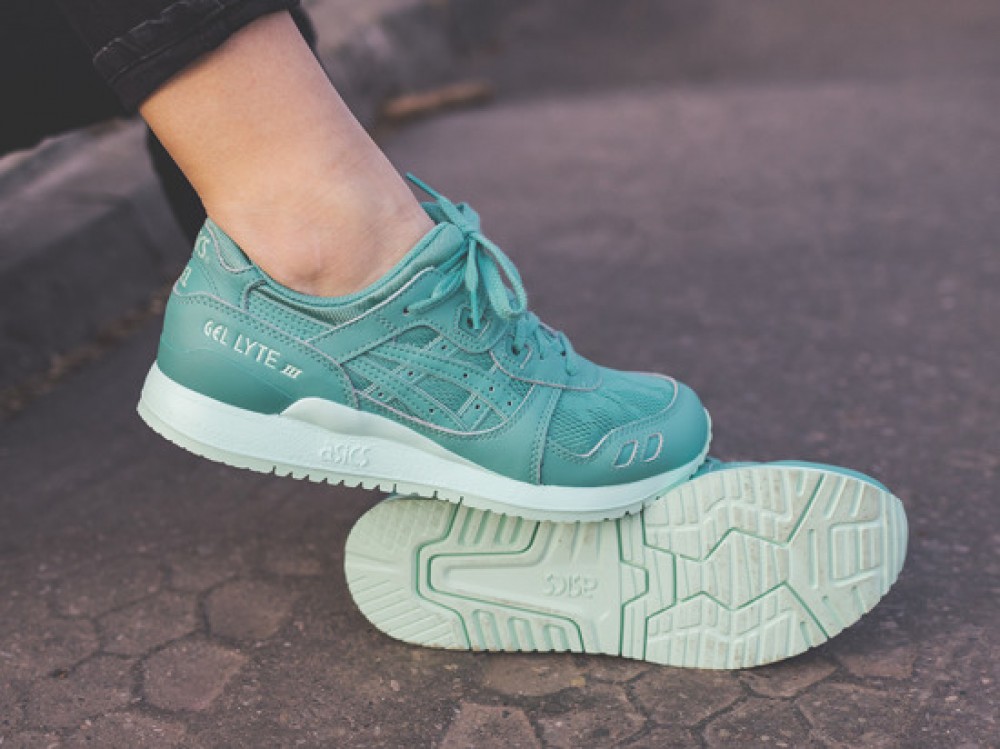 krossovki-asics-19